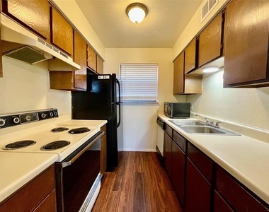 2526 W Prairie Street - Photo Thumbnail 1