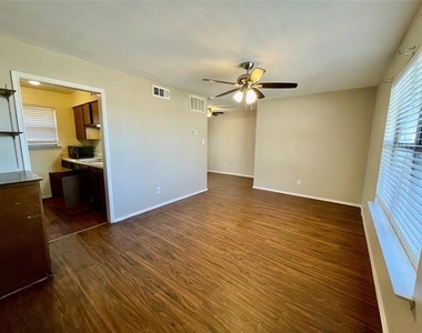 2526 W Prairie Street - Photo Thumbnail 7