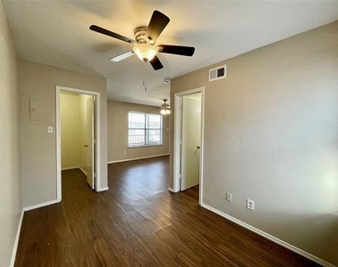 2526 W Prairie Street - Photo Thumbnail 5