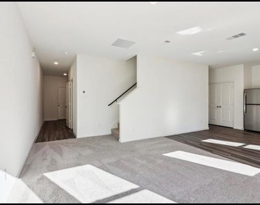 4523 Firewheel Drive - Photo Thumbnail 7