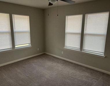 500 W Parkway Street - Photo Thumbnail 10
