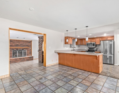 1918 E Palmcroft Drive - Photo Thumbnail 105