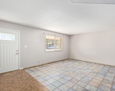 1918 E Palmcroft Drive - Photo Thumbnail 3