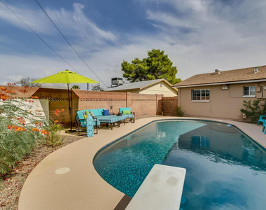 1918 E Palmcroft Drive - Photo Thumbnail 124