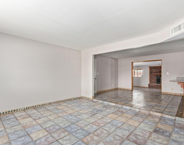 1918 E Palmcroft Drive - Photo Thumbnail 95