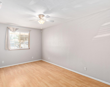 1918 E Palmcroft Drive - Photo Thumbnail 51