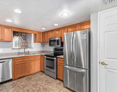 1918 E Palmcroft Drive - Photo Thumbnail 176