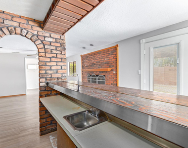 1918 E Palmcroft Drive - Photo Thumbnail 87