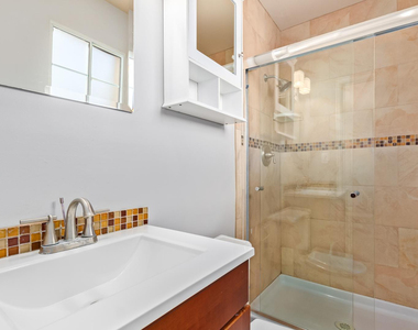 1918 E Palmcroft Drive - Photo Thumbnail 74