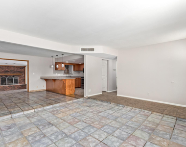 1918 E Palmcroft Drive - Photo Thumbnail 128