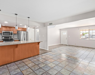 1918 E Palmcroft Drive - Photo Thumbnail 43
