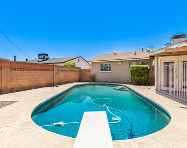 1918 E Palmcroft Drive - Photo Thumbnail 182
