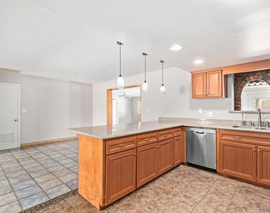 1918 E Palmcroft Drive - Photo Thumbnail 174