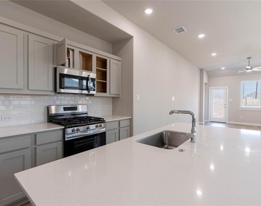 712 Melody Hill Drive - Photo Thumbnail 6