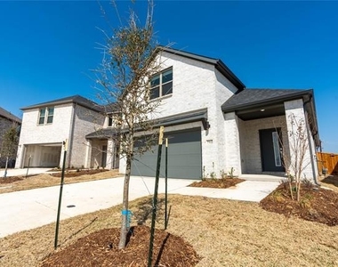 712 Melody Hill Drive - Photo Thumbnail 1