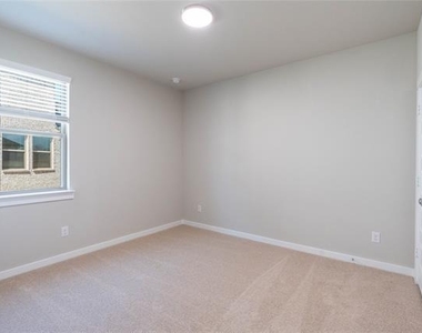 712 Melody Hill Drive - Photo Thumbnail 17