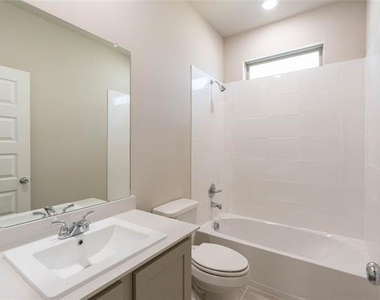 712 Melody Hill Drive - Photo Thumbnail 19