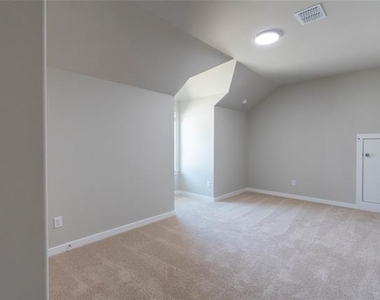 712 Melody Hill Drive - Photo Thumbnail 10