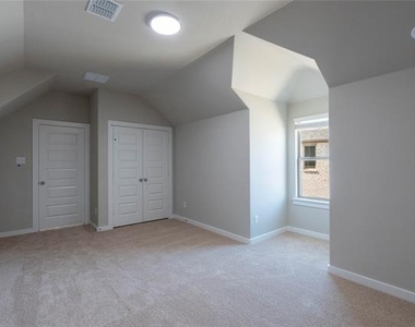 712 Melody Hill Drive - Photo Thumbnail 11