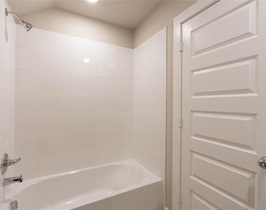 712 Melody Hill Drive - Photo Thumbnail 13