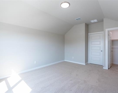 712 Melody Hill Drive - Photo Thumbnail 16