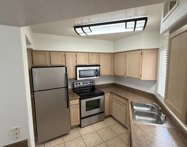 3848 N 3rd Avenue - Photo Thumbnail 5