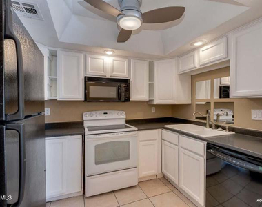 1402 S Jentilly Lane - Photo Thumbnail 6