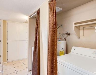 1402 S Jentilly Lane - Photo Thumbnail 13
