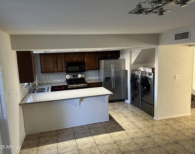 4535 N 17th Avenue - Photo Thumbnail 5