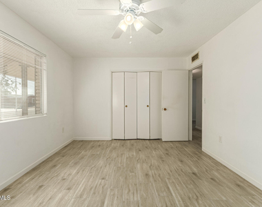 11014 W Cheryl Drive - Photo Thumbnail 16