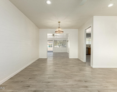 11014 W Cheryl Drive - Photo Thumbnail 7