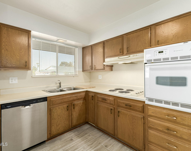 11014 W Cheryl Drive - Photo Thumbnail 14