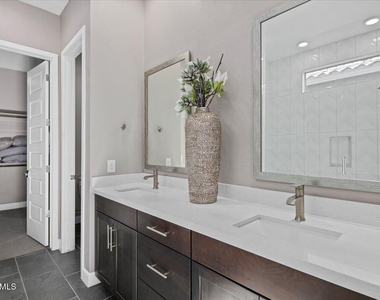 23625 N 76th Place - Photo Thumbnail 13