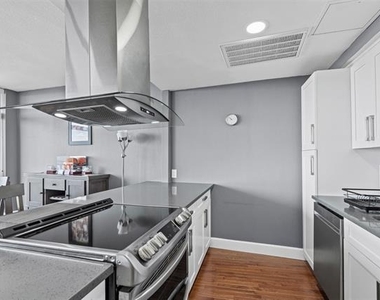 6211 W Northwest Highway - Photo Thumbnail 3