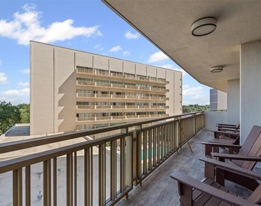 6211 W Northwest Highway - Photo Thumbnail 18