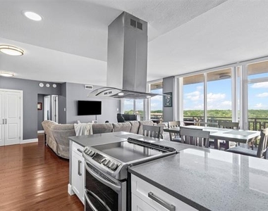 6211 W Northwest Highway - Photo Thumbnail 4