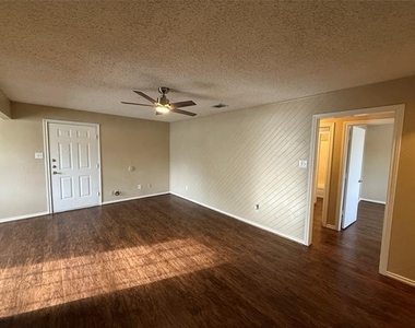 611 W Gilmer Street - Photo Thumbnail 4