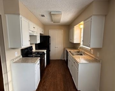 611 W Gilmer Street - Photo Thumbnail 6