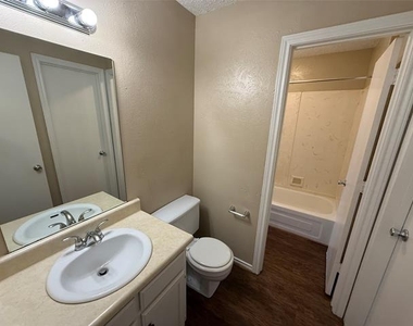611 W Gilmer Street - Photo Thumbnail 14