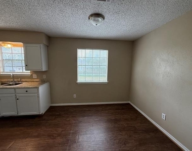 611 W Gilmer Street - Photo Thumbnail 5