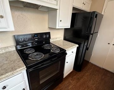 611 W Gilmer Street - Photo Thumbnail 7