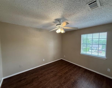 611 W Gilmer Street - Photo Thumbnail 13