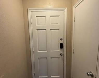611 W Gilmer Street - Photo Thumbnail 2