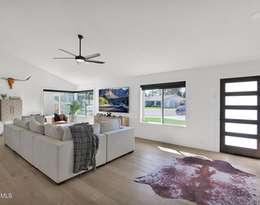 7629 N Via De Los Ninos -- - Photo Thumbnail 3