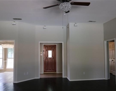 1402 White Wing Court - Photo Thumbnail 9