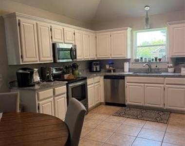 1402 White Wing Court - Photo Thumbnail 6