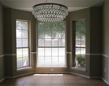 1402 White Wing Court - Photo Thumbnail 5