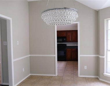 1402 White Wing Court - Photo Thumbnail 4