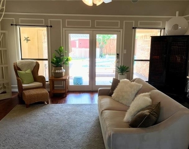 2907 Sweet Briar Street - Photo Thumbnail 2