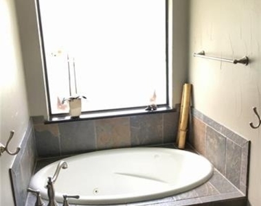 2907 Sweet Briar Street - Photo Thumbnail 11